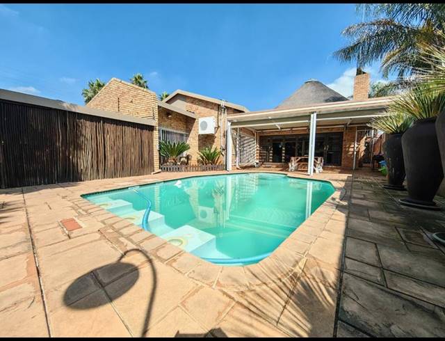 4 BEDROOM HOUSE FOR SALE IN VANDERBIJLPARK SE 3